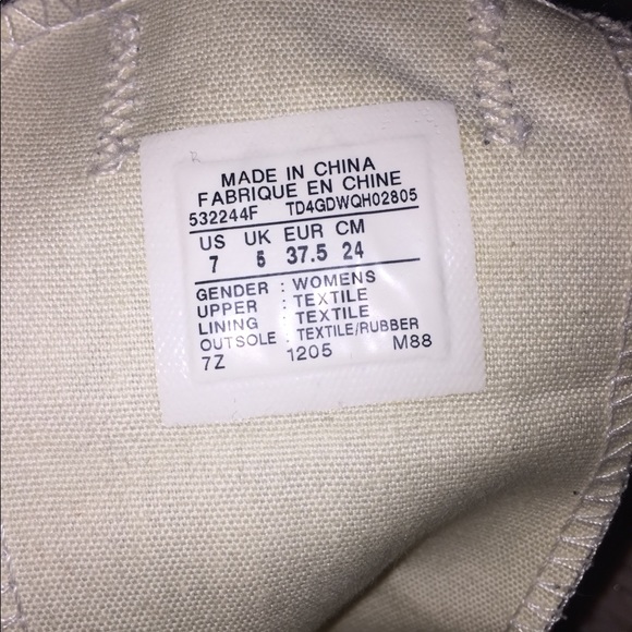 Cute Converse shoes💕 - Picture 4 of 5